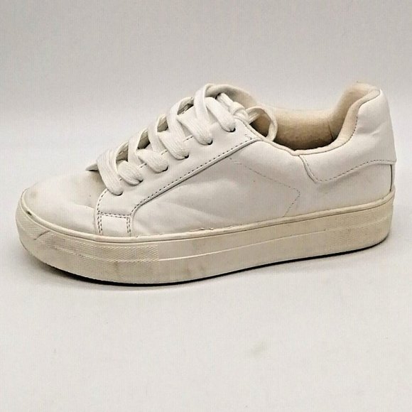 Soda Womens Sneaker White Flat Heel Lace Up Front Cushioned‎ Insole Sz 6.5 - Picture 1 of 9